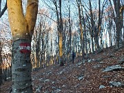 10 Sul sentiero 571